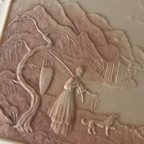 Vintage Celluloid Faux Ivory Lotus Japanese Garden Jewelry lidded box. - Picture 2 of 14